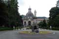 Arrivée au sanctuaire et statue de St Ignace / Espagne, Cote Basque, Azpetia, San Ignacio de Loyola