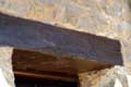 Caractères hébreux sculptés sur linteau de porte / Espagne, Cote Cantabrique, Santillana del Mar