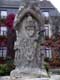 Saint Pierre à tiare et clef sur croix calvaire / France, Bretagne, Rochefort en Terre
