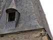 Bélier aux larges cornes aux angles du clocher roman / France, Bretagne, Rochefort en Terre