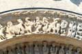 étonnant bestiaire de griffons, caladres, guivres, animaux à tête d'homme sur 4e voussure du portail sud / France, Poitou, Aulnay de Saintonge