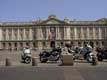 Motocyclettes devant la place du Capitole