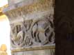 Griffon et Lion sur chapiteau de colonne du cloître / France, Languedoc Roussillon, Elne
