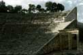 Le théatre d'Epidaure,  dont l'acoustique permet d'entrendre gratter une allumette depuis les plus hautes marches